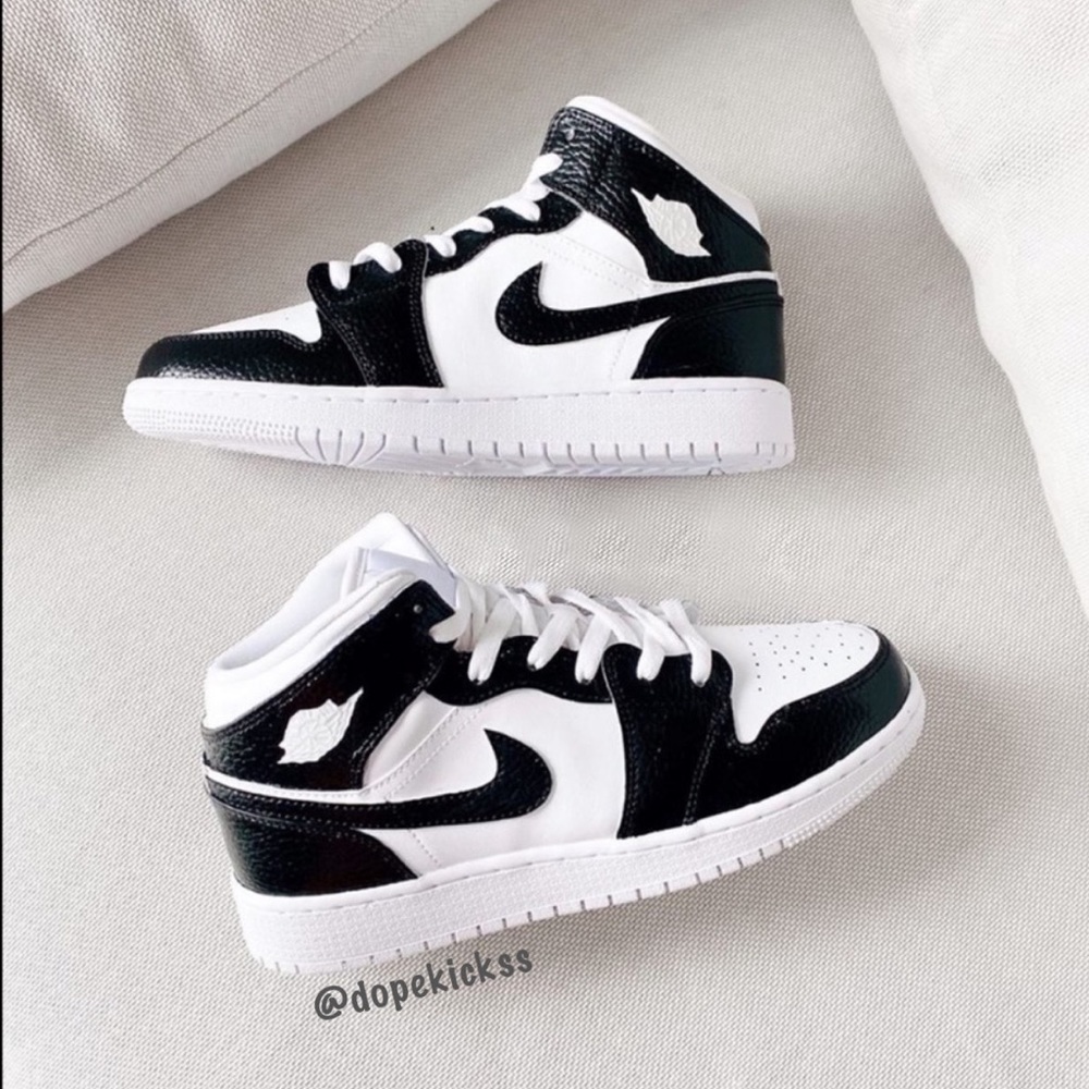 ⚡️Custom Air Jordan 1 Mids⚡️